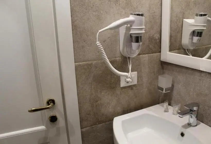 اتاق اکونومی, Rina Rooms