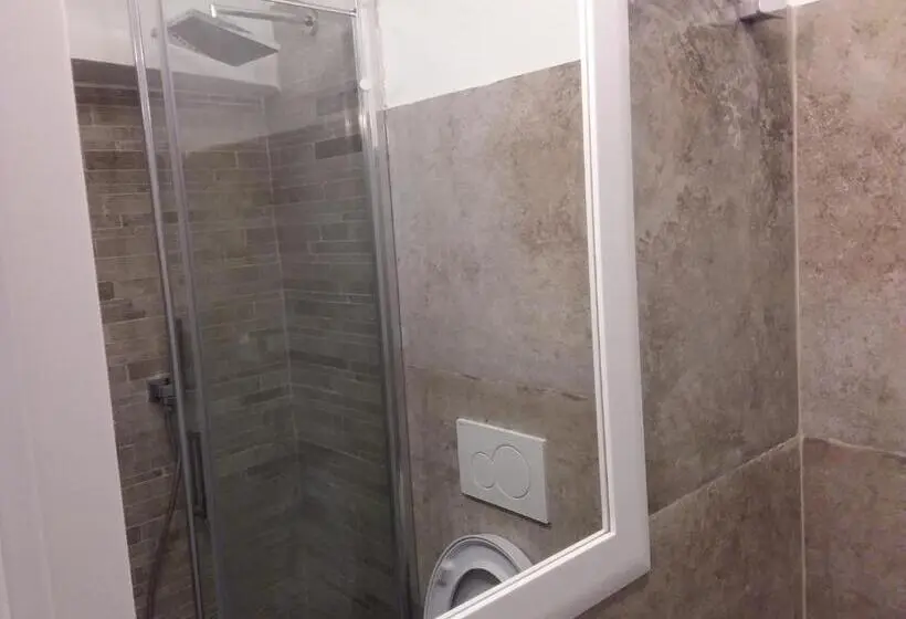 اتاق اکونومی, Rina Rooms