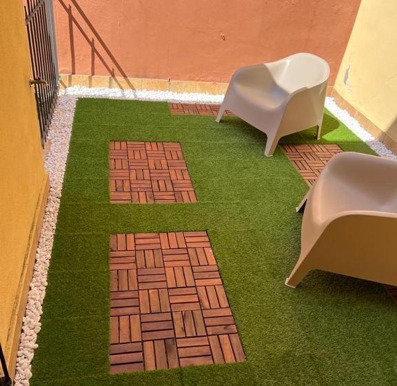 اتاق خانوادگی, Casa Aurora