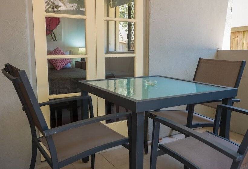 آپارتمان سوپریور 2 خوابه, Hampton Court Apartments