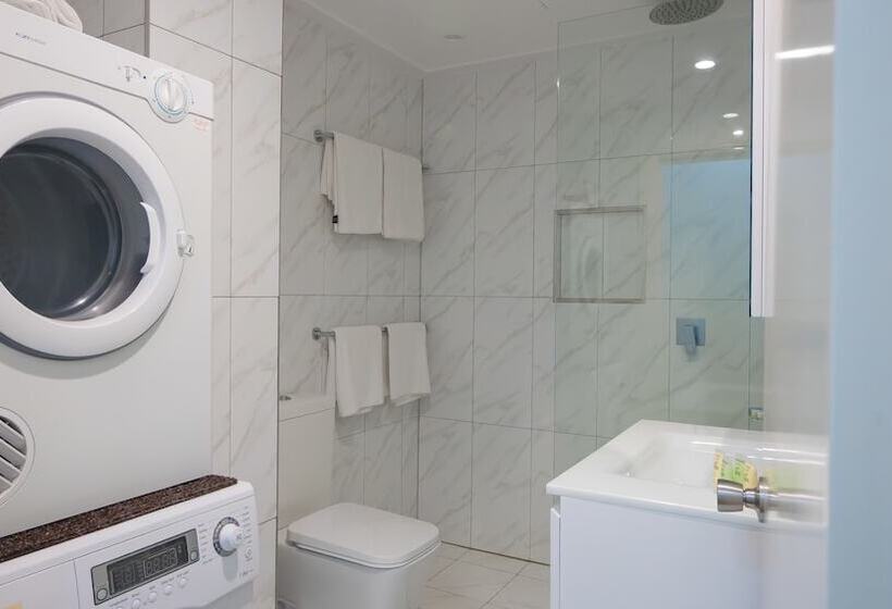 آپارتمان سوپریور 2 خوابه, Hampton Court Apartments