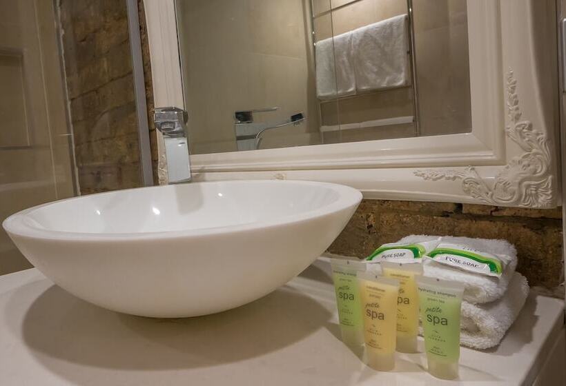 آپارتمان سوپریور 2 خوابه, Hampton Court Apartments