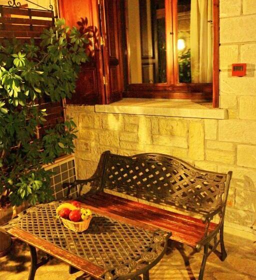 اتاق استاندارد با چشمانداز دریا, Ilion