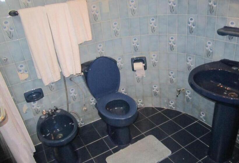 جناح ديلوكس, Qurum Beach