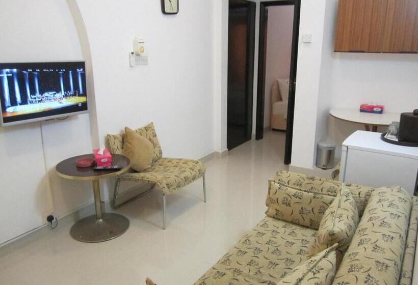 جناح, Qurum Beach