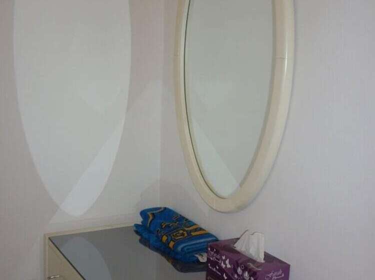 جناح, Qurum Beach