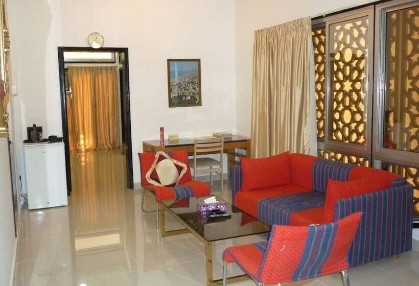 جناح, Qurum Beach