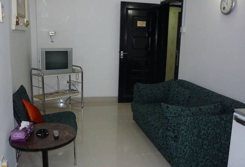 جناح, Qurum Beach