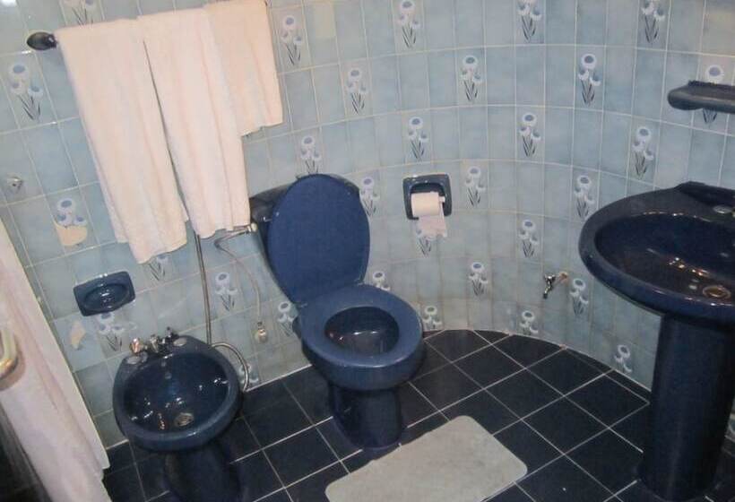 جناح ديلوكس, Qurum Beach