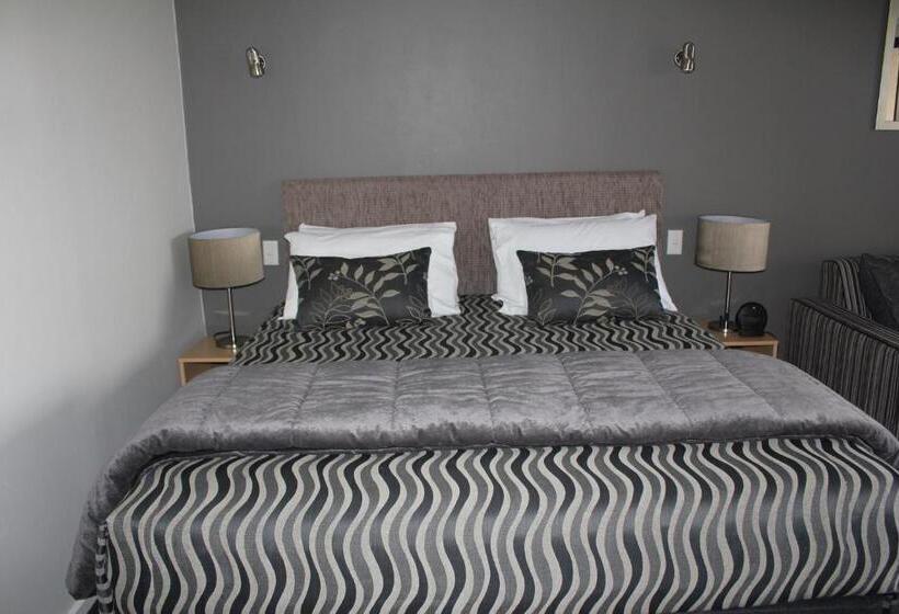 수피리어 스튜디오, Edgewater Motor Lodge
