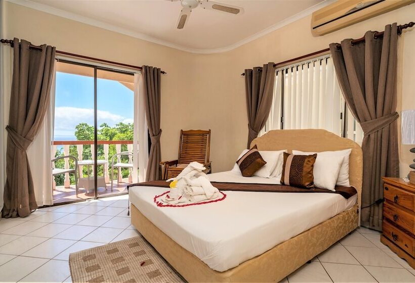 اتاق خانوادگی, Carana Hilltop Villa