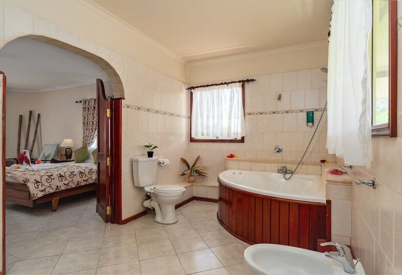 اتاق لوکس, Carana Hilltop Villa