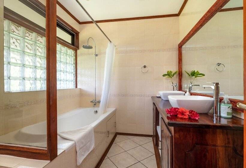 اتاق لوکس, Carana Hilltop Villa