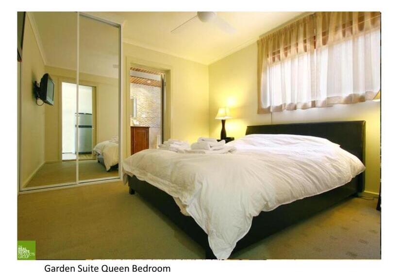 Люкс Вид на Сад, Southview Guest House