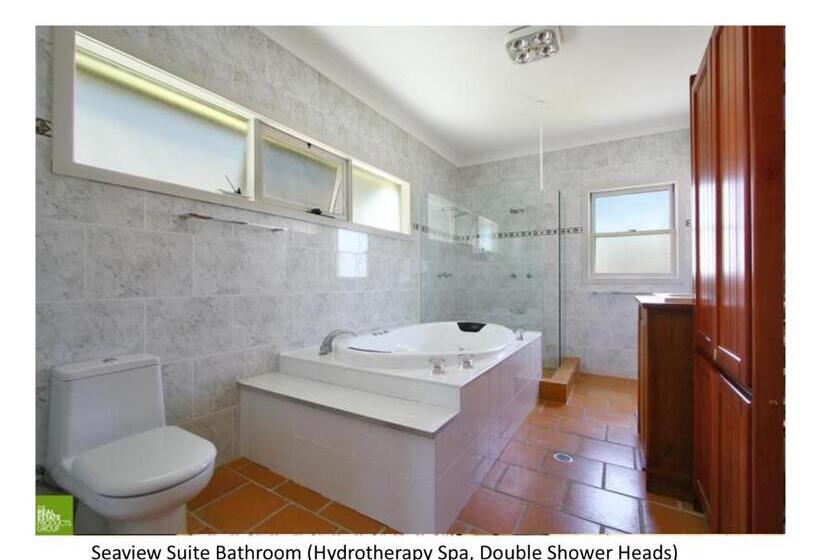 带大床的套房, Southview Guest House