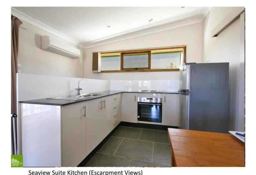 带大床的套房, Southview Guest House