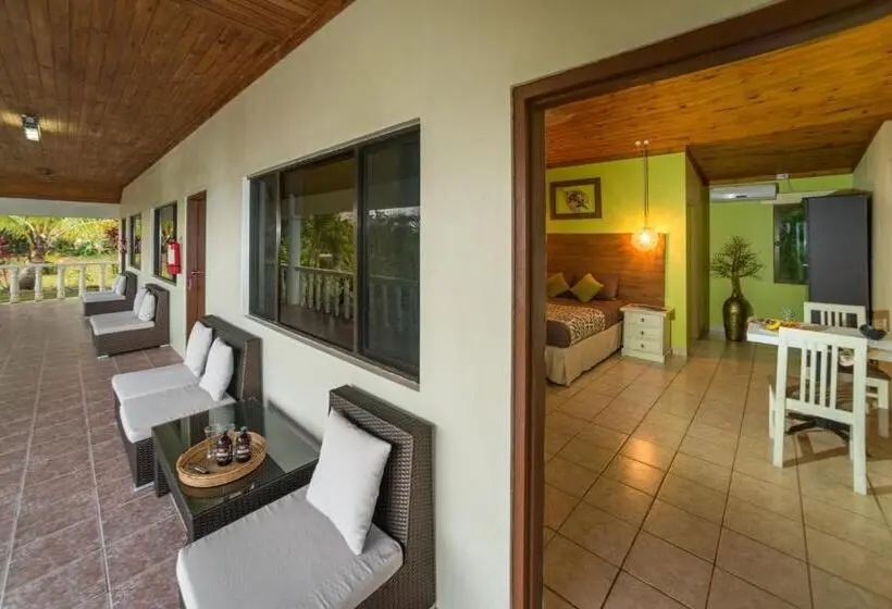 اتاق استاندارد با چشم‌انداز دریا, Waidroka Bay Resort
