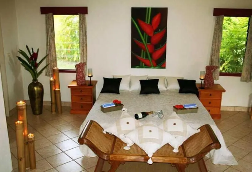 بانگلوی سوپریور, Waidroka Bay Resort