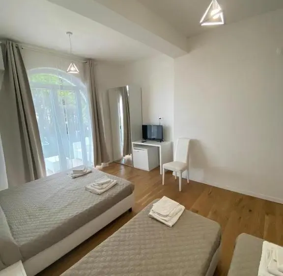 Standard Neljän Hengen Huone, Artemide Mare