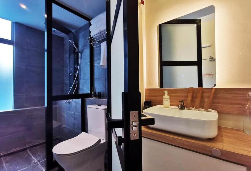 חדר משפחתי, Oikos Poshtel