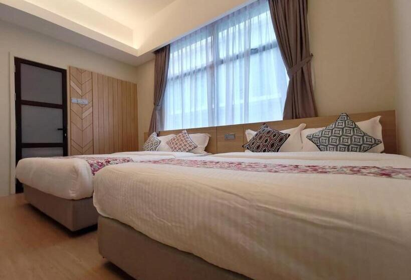 חדר אקזקיוטיב, Oikos Poshtel