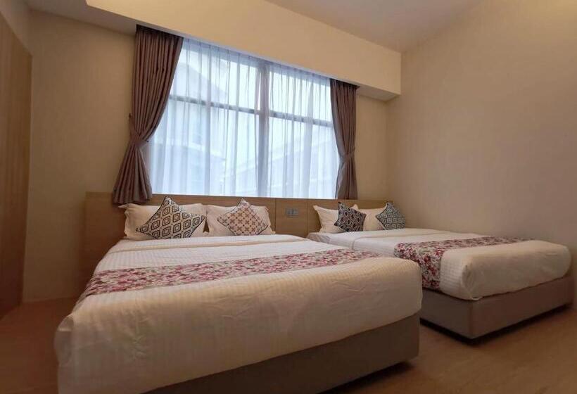 חדר אקזקיוטיב, Oikos Poshtel