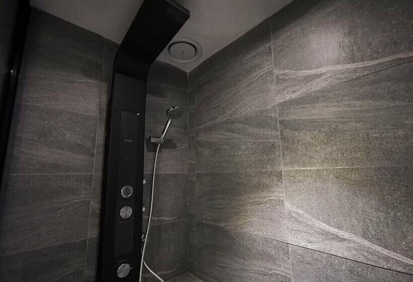 חדר משפחתי דלוקס, Oikos Poshtel