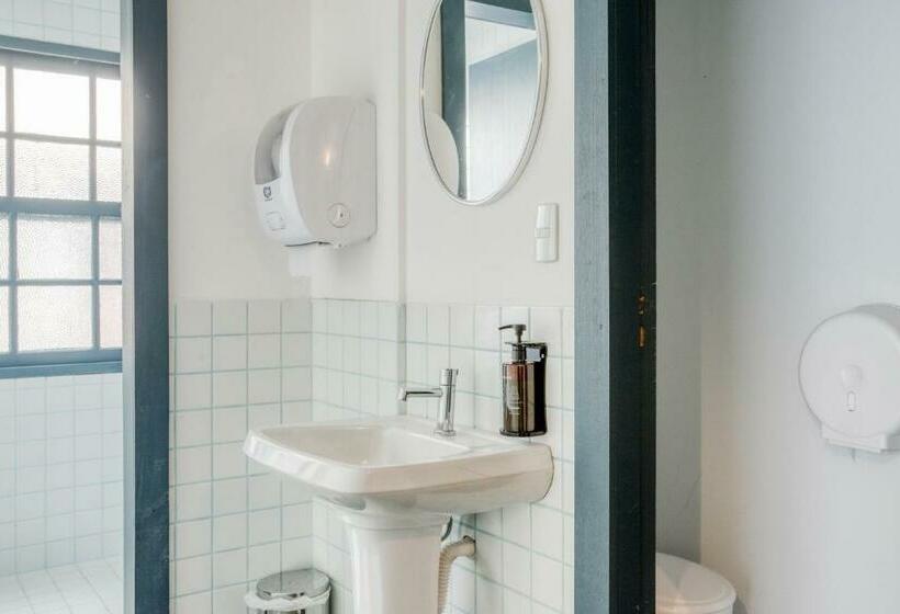 기본 룸 공용 욕실, Selina Floripa