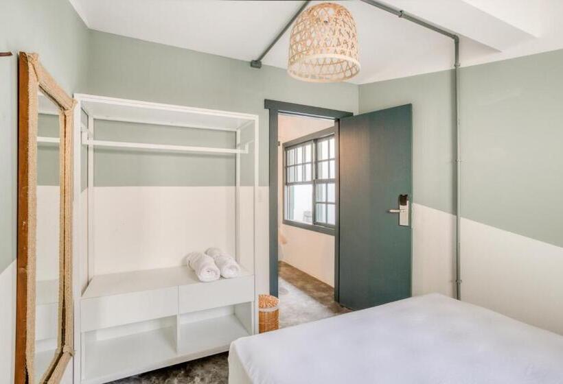 기본 룸 공용 욕실, Selina Floripa