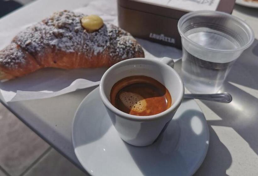 اتاق لوکس با تراس, Cesare S Guests Acitrezza