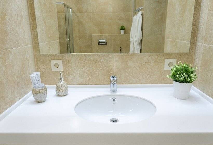 آپارتمان لوکس 1 خوابه, The First Apart