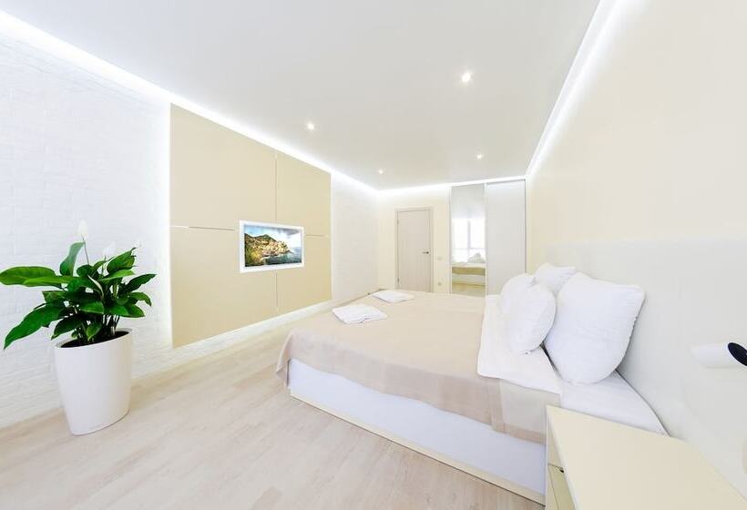 آپارتمان لوکس 1 خوابه, The First Apart