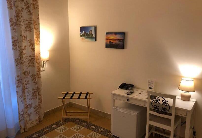 带阳台的标准单人间, Liberty Palace