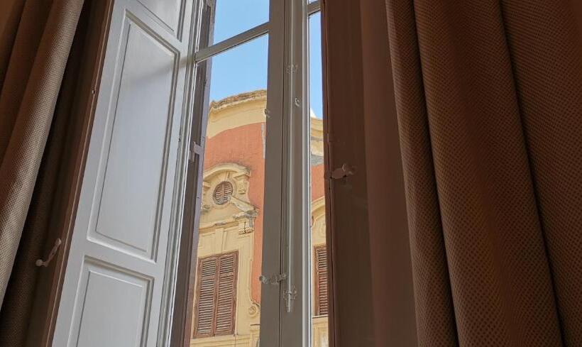 标准间, Liberty Palace