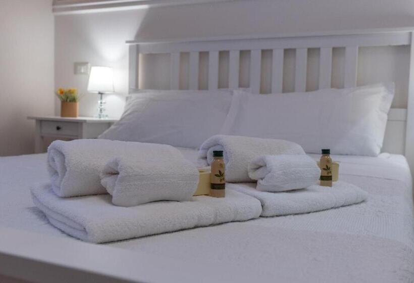 标准间, Liberty Palace