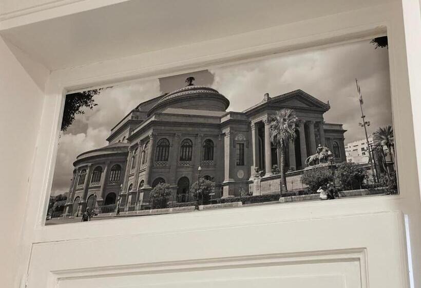 带大床的标准间, Liberty Palace