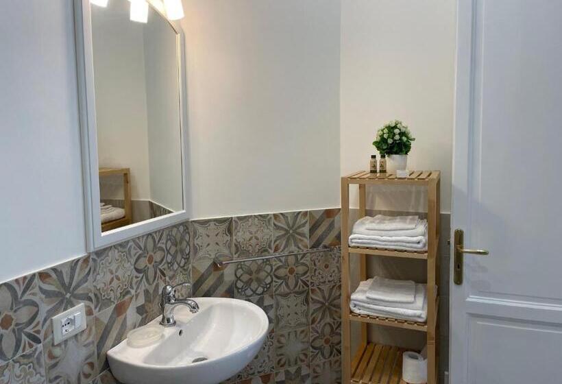 带大床的标准间, Liberty Palace