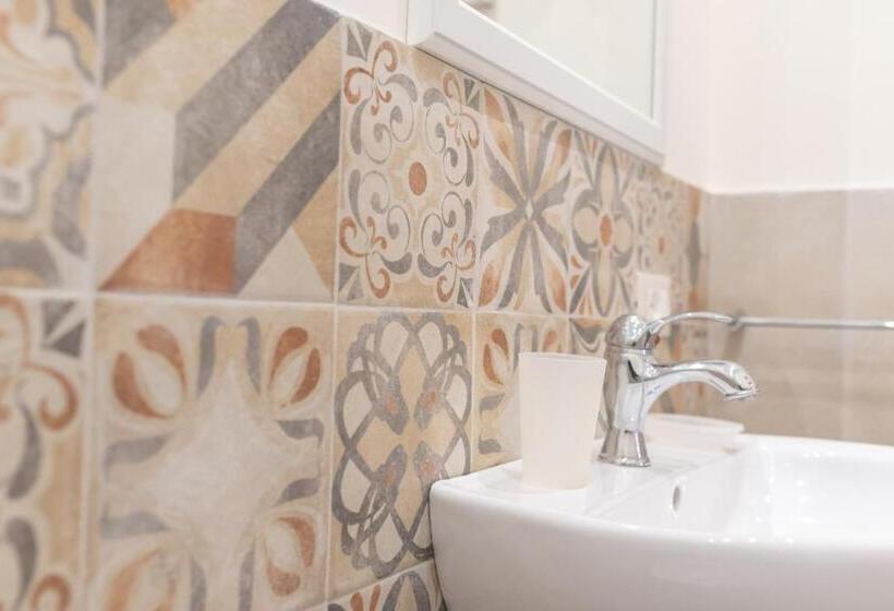 标准间, Liberty Palace