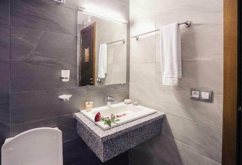 四人标准间, Makarim Tetouan