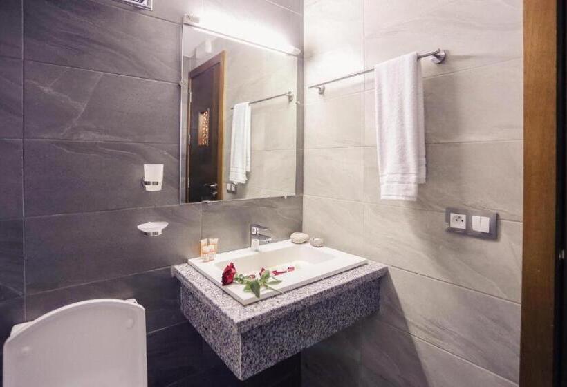 小型套房带阳台, Makarim Tetouan