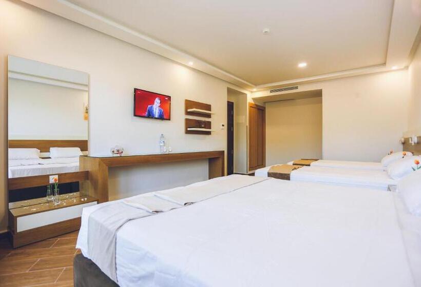 四人标准间, Makarim Tetouan