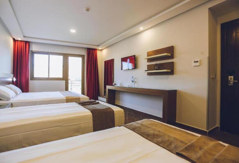 四人标准间, Makarim Tetouan