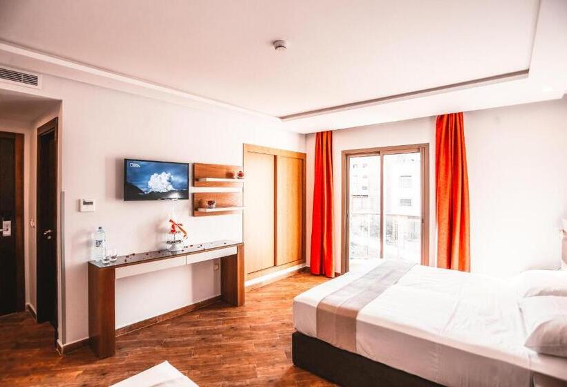 标准三人间, Makarim Tetouan