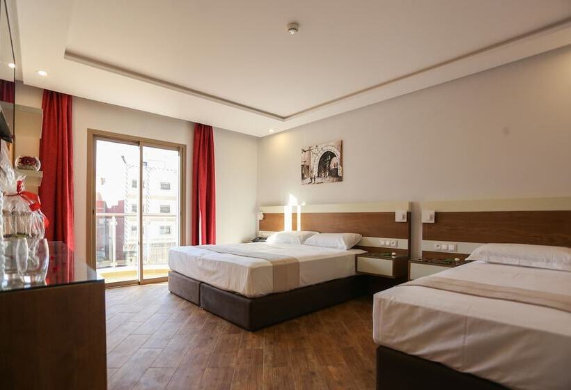 标准三人间, Makarim Tetouan