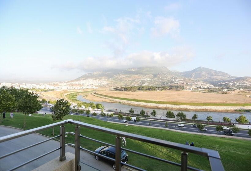 标准三人间, Makarim Tetouan