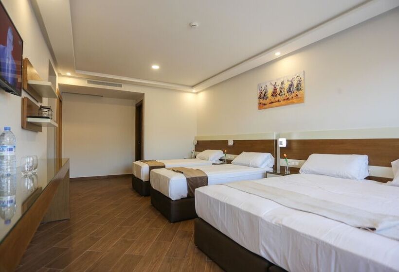 四人标准间, Makarim Tetouan