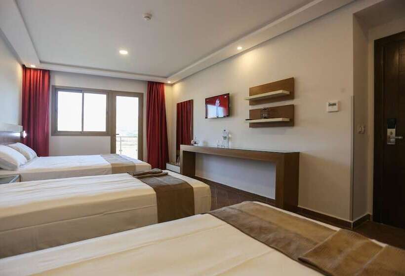 四人标准间, Makarim Tetouan