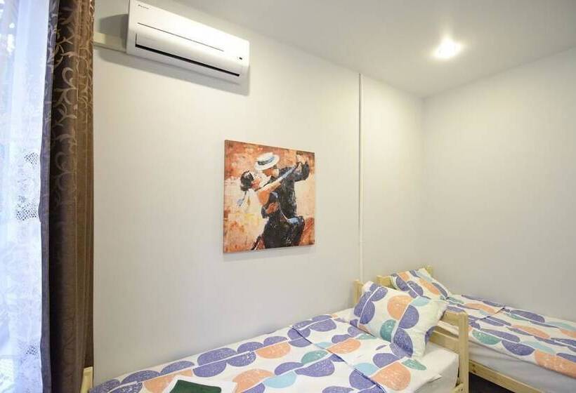 اتاق استاندارد, Moe More