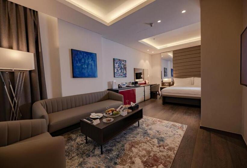 جناح جونيور, Swissbelboutique Bneid Algar Kuwait