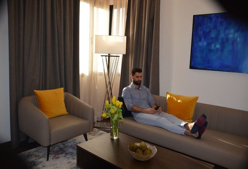 سوییت جونیور, Swissbelboutique Bneid Algar Kuwait